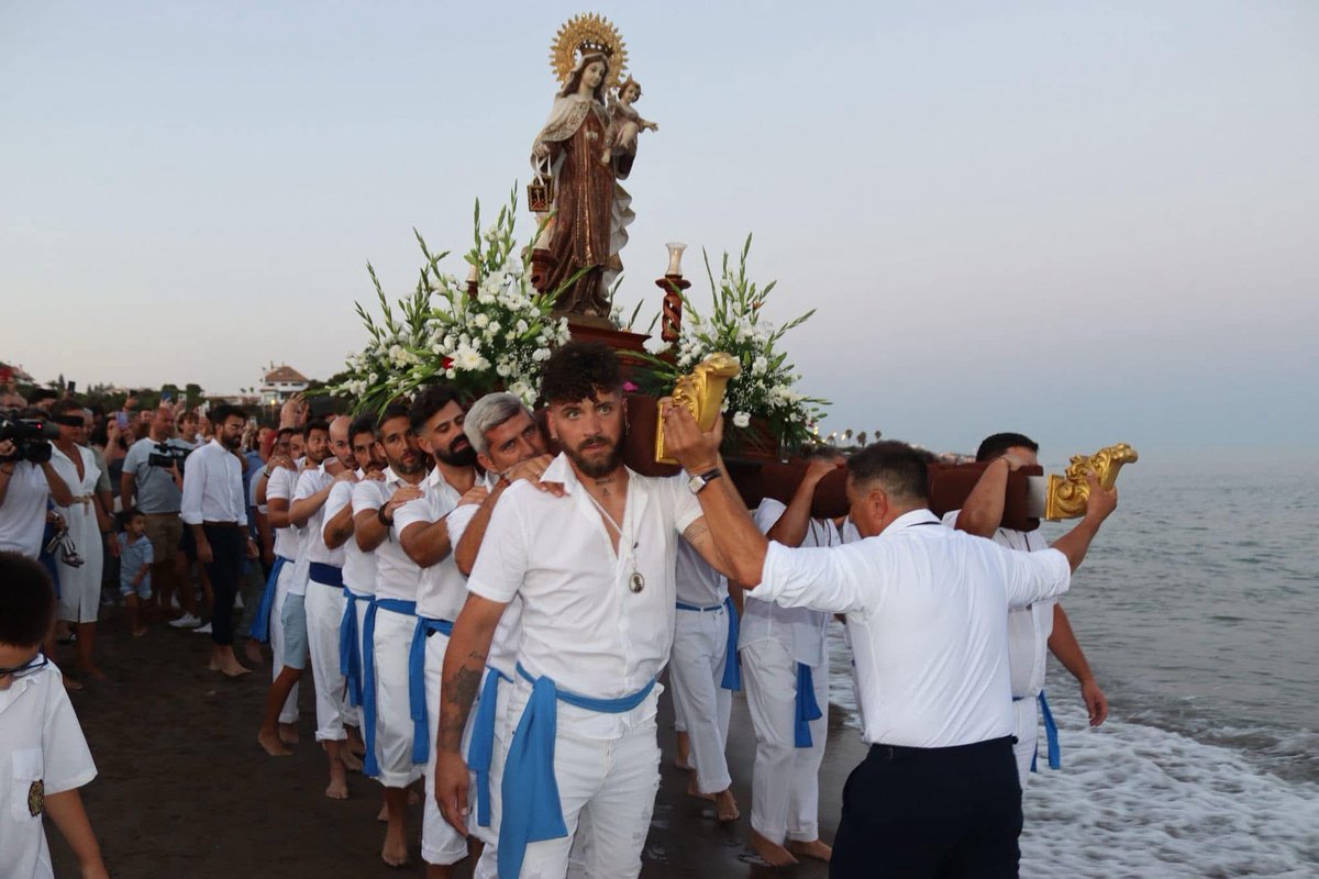 🌷Feliz día a todas las Carmenes y Carmelos!! 

Hoy es un día muy esperado por los mijeñ<a href="/s/">『S』</a>, y en especial por los caleñ<a href="/s/">『S』</a>. La Virgen del Carmen, volverá a procesionar por las calles de #LaCala hasta adentrarse en las aguas del mar Mediterráneo. 

#diadelcarmen