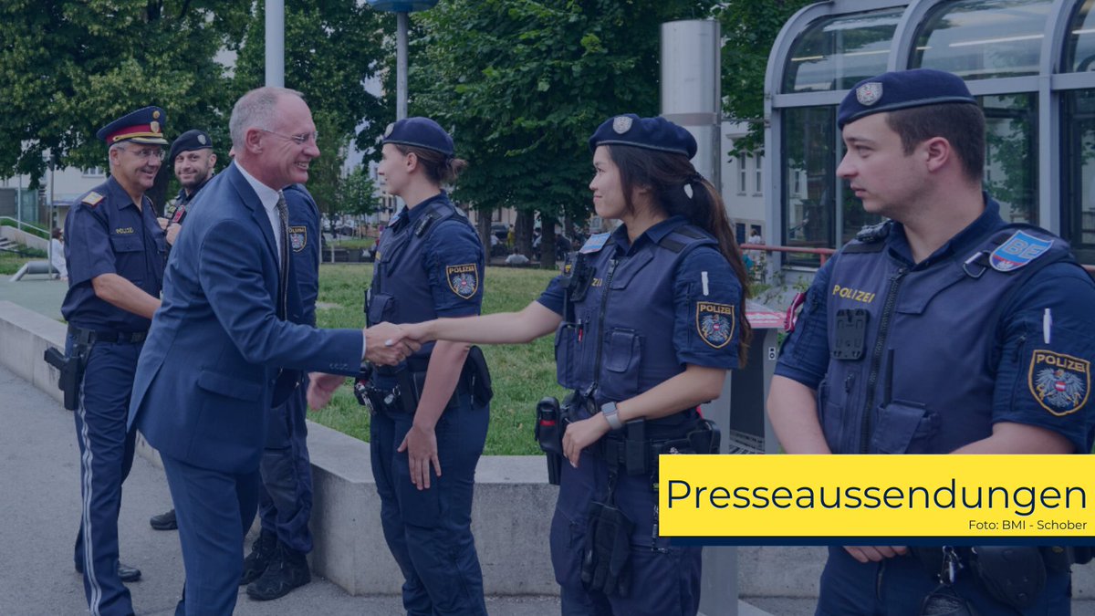 LPDWien's tweet image. Bei einer weiteren großangelegten Schwerpunktaktion in #Favoriten kam es zu 5 Festnahmen sowie mehreren Anzeigen und Sicherstellungen. Ziel ist u.a. die konsequente Bekämpfung von Jugend- und Suchtmittelkriminalität.
Näheres in den #Presseaussendungen: 🔽
polizei.gv.at/wien/presse/au…