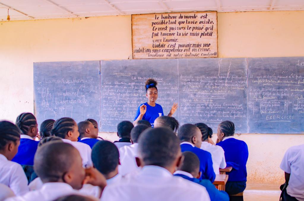 #ÉQUITÉ #INCLUSION 

Toutes les filles, enceintes ou pas doivent poursuivre leurs études.

<a href="/Asrjrdcongo/">ASRJ</a> soutient la décision du <a href="/MinisterEDU_NC/">Ministère de l'Education Nationale-NC</a> , <a href="/Asrjrdcongo/">ASRJ</a> agit en renforçant le niveau de connaissance pour réduire la précarité menstruelle, prévenir les grossesses non désirées.