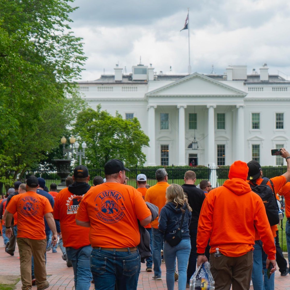 LIUNA's tweet image. From job sites to the White House, we use our #Solidarity to advocate for working families.
When #Laborers stand together, our voices can't be ignored—This is what #LIUNAPower looks like.
#FeelThePower #LaborersRising #UnionPower