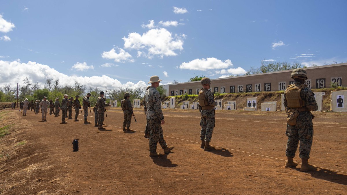 PacificMarines's tweet image. Training the Warfighter
#PacificMarines fire M4A1 carbines during an annual rifle qualification on Pu’uloa Range, Hawaii, June 26, 2025.
📸: Lance Cpl. Hailey Riddle-Chan | @marines
#FreeAndOpenIndoPacific #MARFORPAC #LiveFire #Training #ARQ