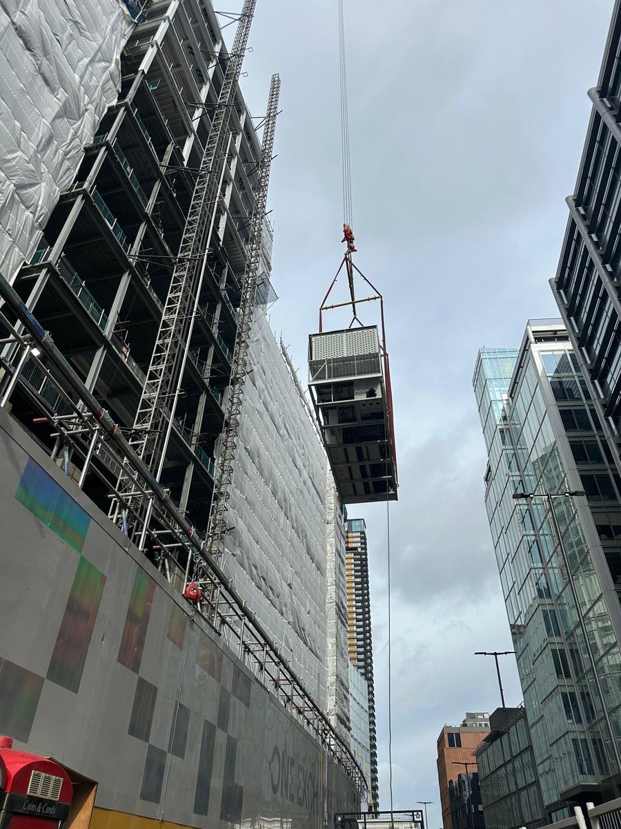 🏗️THE SKYS THE LIMIT AT ONE EXCHANGE SQUARE 🏗️

Briggs &amp; Forrester Engineering Services recently undertook their scheduled crane lift at One Exchange Square in order to Install the air source heat pumps to the roof of the build. The lift was successful with no incidents.