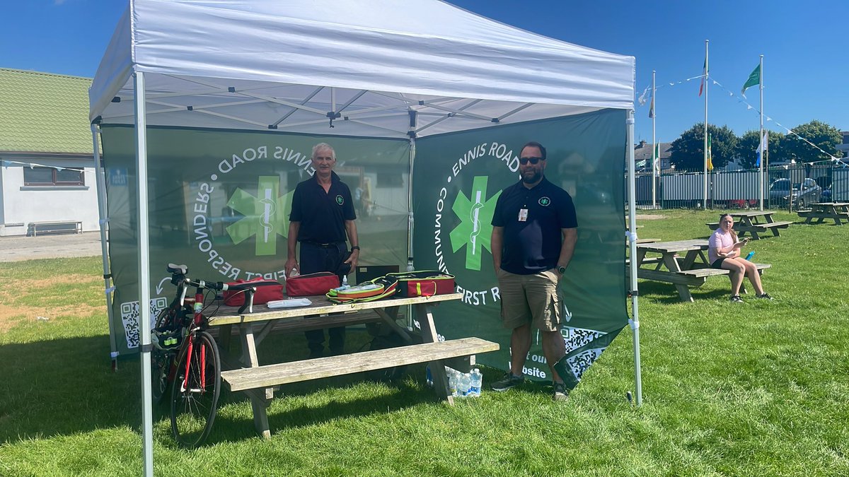 Last week we were glad to support Na Piarsaigh U12s at the Bob Shanahan Tournament. Thanks to the coaching team for the kind words! Great to see the team lift the trophy after a tough final. Always proud to serve our community. 🚑🏐❤️ #EnnisRoadCFR #CommunitySupport