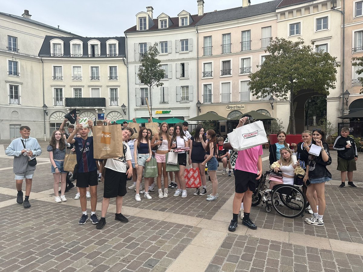CHCSLanguages's tweet image. Shopping yesterday @CefnHengoed