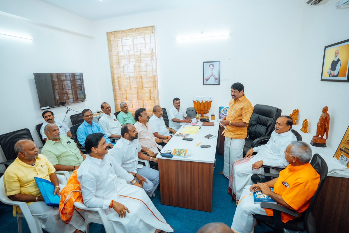 "பூத் வலிமைப்படுத்தும் பயணத்தின்"செயல்பாடுகள் தொடர்பான பாஜகவின் மாநில மையக்குழு கூட்டம் இன்று திருநெல்வேியில் நடைபெற்றது. இந்த கூட்டத்தில், ஜூலை 13 ஆம் தேதி முதல் ஜூலை 15 ஆம் தேதி வரை பூத் முகவர்களுடன் நடைபெற்ற ஆலோசனைக் கூட்டம் உள்ளிட்ட பல்வேறு பணிகள் தொடர்பாக, ஆலோசனை நடத்தினோம்.