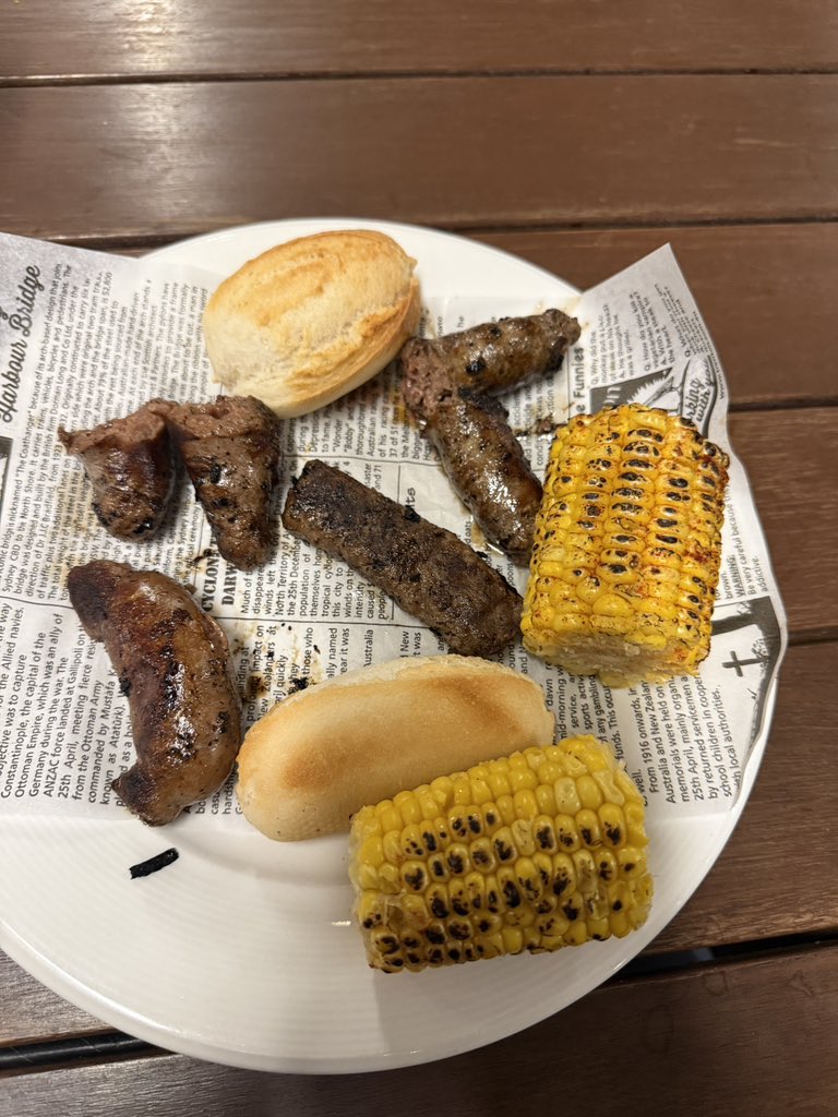 TheGoonersPod's tweet image. Just ate camel, emu and kangaroo. It's gonna be really hard to look them in the face later this week