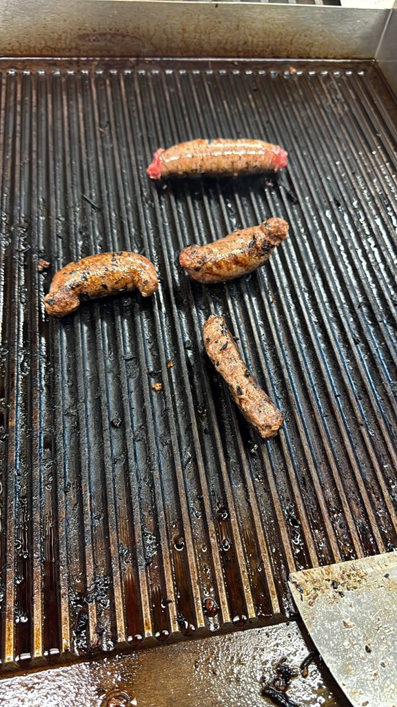 TheGoonersPod's tweet image. Just ate camel, emu and kangaroo. It's gonna be really hard to look them in the face later this week