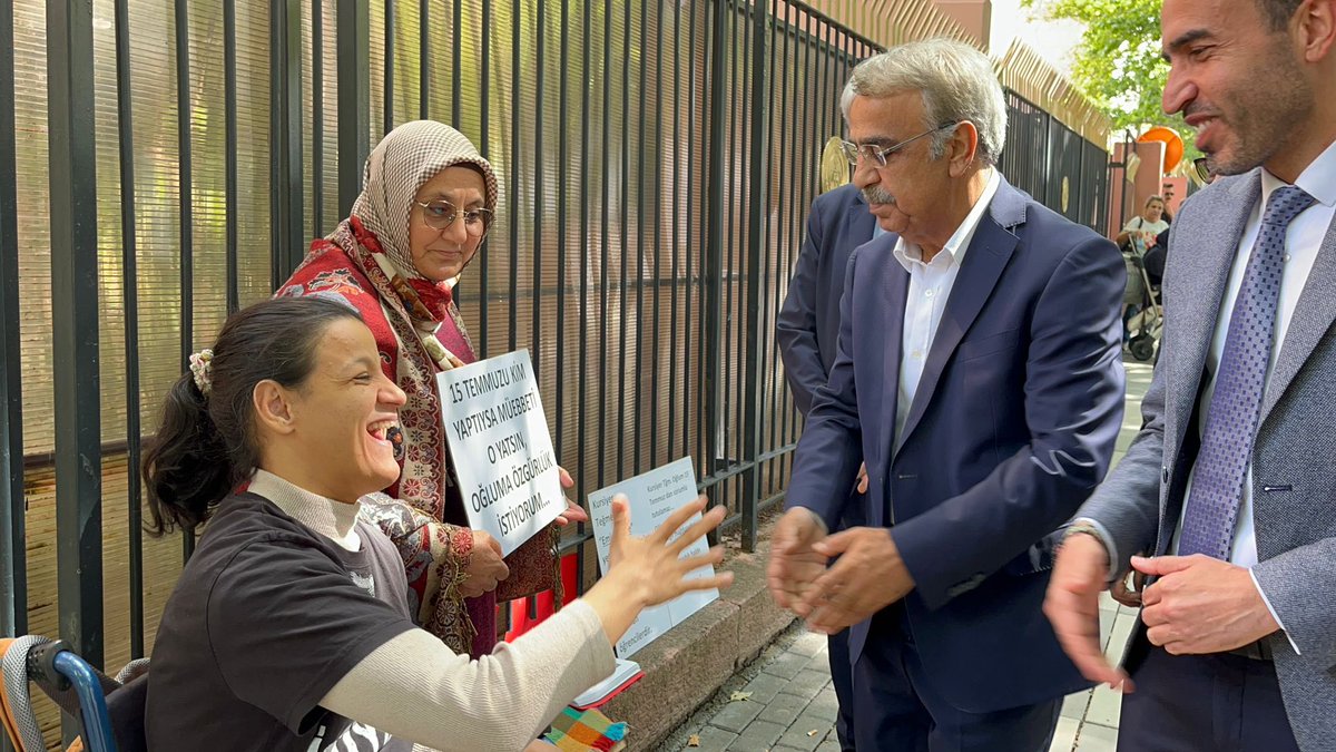 Sevinc Cakir (@sevinccakir8) on Twitter photo Çatışmaların bittiği, silahların sustuğu bir ülke hepimizin özlemidir.
Barış konuşulurken,
15 Temmuz sürecinde suçsuz yere müebbet yatan kursiyer teğmenler unutulmamalı. <a href="/yilmaztunc/">Yılmaz TUNÇ</a> <a href="/PervinBuldan/">Pervin BULDAN</a> <a href="/mithatsancarr/">Mithat Sancar</a>
Adalet herkes için olmalı.
Onlara da adalet gelsin, bize de. Çatışmaların bittiği, silahların sustuğu bir ülke hepimizin özlemidir.
Barış konuşulurken,
15 Temmuz sürecinde suçsuz yere müebbet yatan kursiyer teğmenler unutulmamalı. <a href="/yilmaztunc/">Yılmaz TUNÇ</a> <a href="/PervinBuldan/">Pervin BULDAN</a> <a href="/mithatsancarr/">Mithat Sancar</a>
Adalet herkes için olmalı.
Onlara da adalet gelsin, bize de.