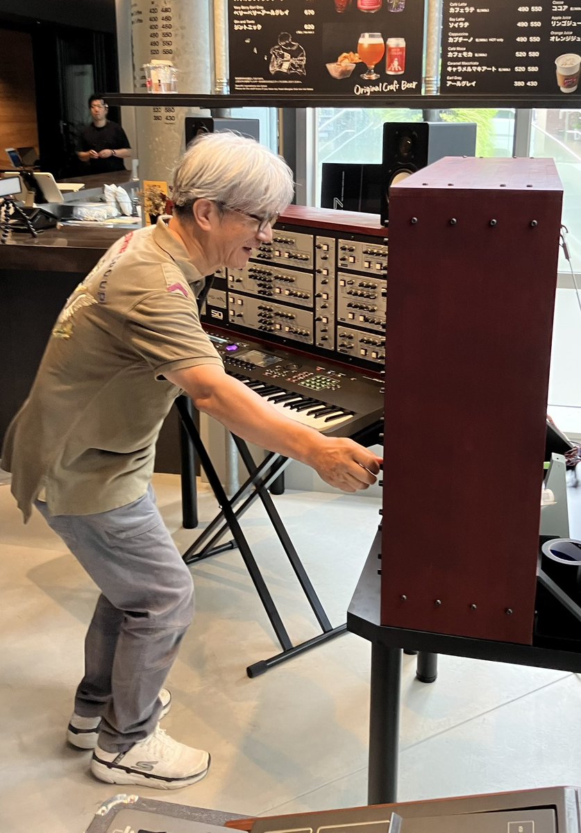 yamahasynth_jp's tweet image. Yamaha Synth Experience開催中の #ヤマハサウンドクロッシング渋谷 に氏家さま @Katsunori_UJIIE ご来店😆 ニッコニコです🎉