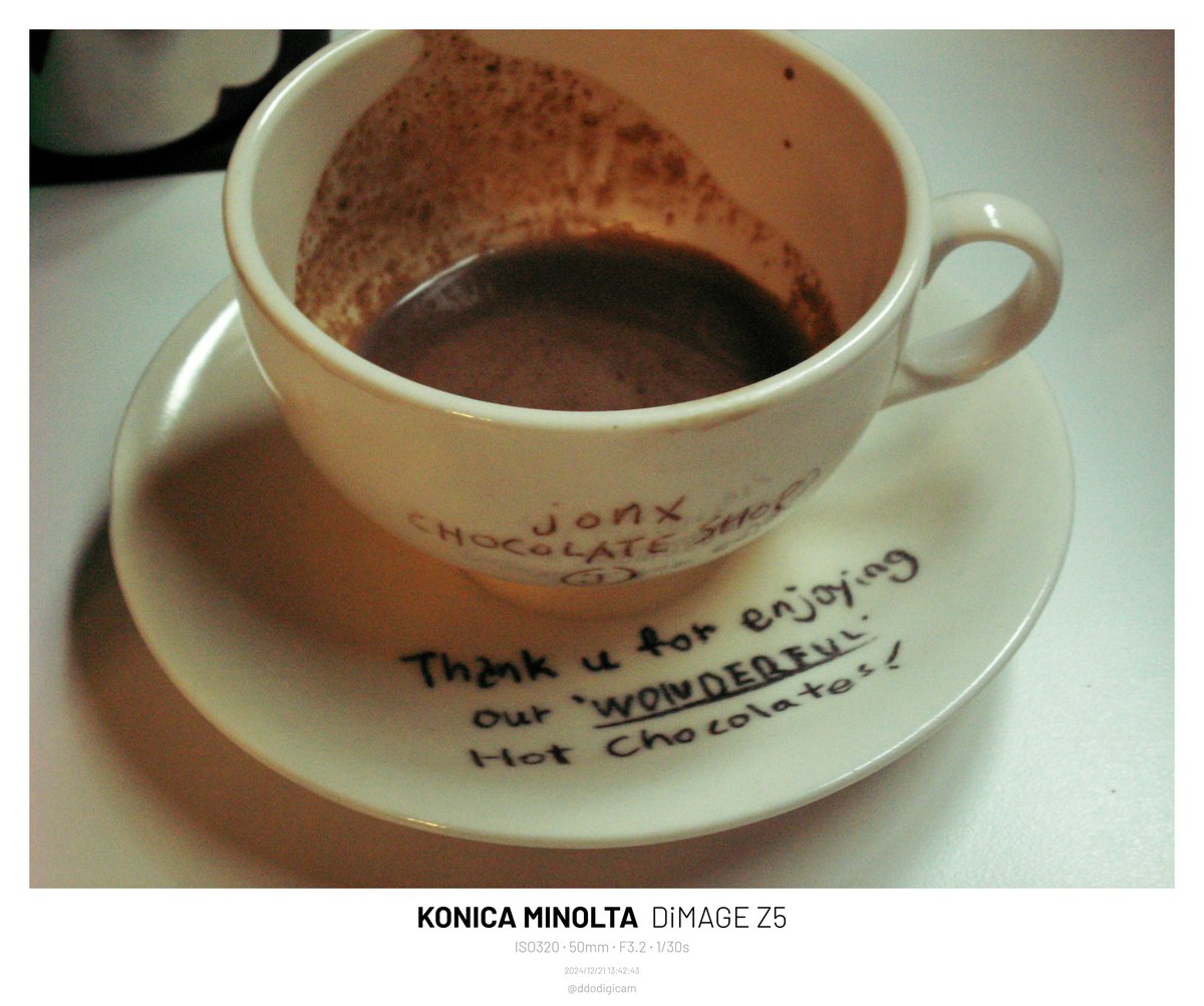 디카 사진 업로드하면 자동으로 어떤 디카로 찍은건지, 어떻게 설정하고 찍었는지 알려주는 포토프레임 어플을 발견했어요
앱도 있고 웹사이트도 있는데 무료임
이거 넘 편하고 좋다