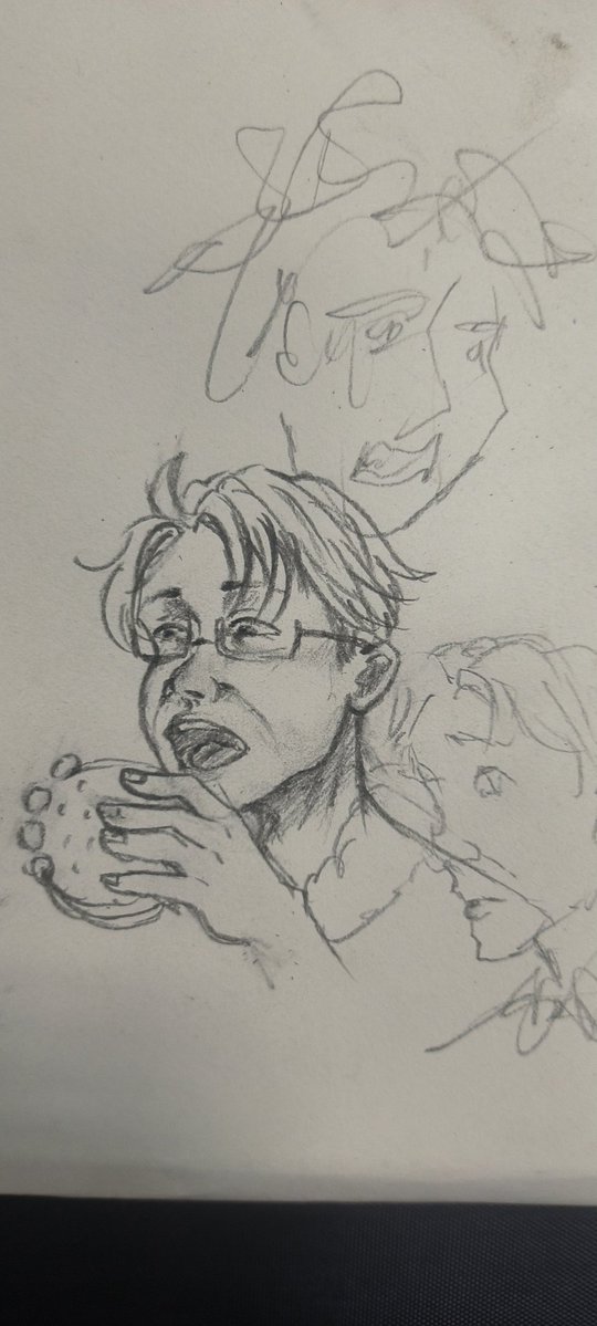 weiyang2221's tweet image. Realistic sketch of training camp Alfred eats hamburgers☝️️😃#aph