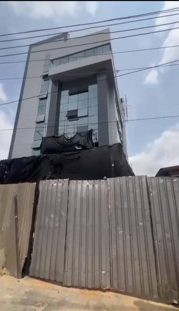 wellprodevelop1's tweet image. FOR LEASE – GRADE B OFFICE SPACE
📍 Allen Road, Ikeja, Lagos
🗂️ Open-plan | 7 floors |263.56 SQM
💰 Rent: ₦70K/SQM
📆 Min. Term: 5 Years
💵 Total: ₦556.5M
🔒 Single tenant only

📞 Wellpro Developers
08185520099 | 08185570099 | 08069800649

#OfficeSpaceLagos #IkejaRealEstate