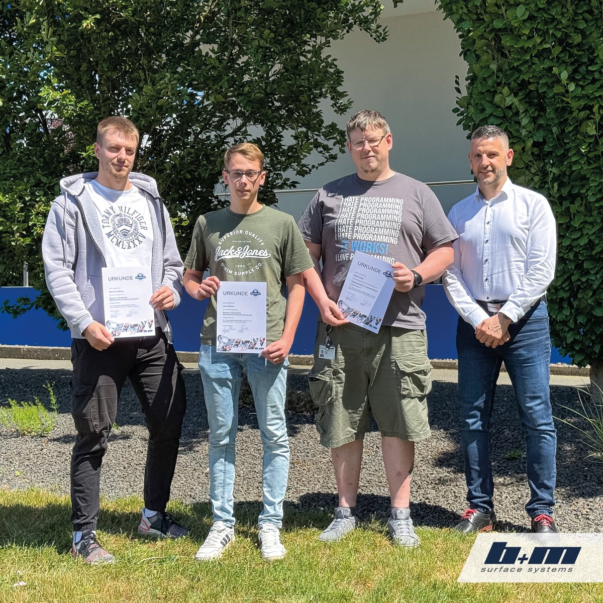 Geschafft! 😎 Unsere Absolventen 2025. 🎓🎉 Herzlichen Glückwunsch zur bestandenen Abschlussprüfung – ihr seid mega! 💪👏🥳

#bmsurfacesystems #bmsystems #ausbildung #studium #praktikum