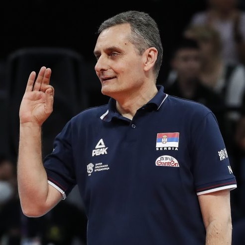 🗣️ Zoran Terzic: "Dünya Şampiyonası, oynanma şekli nedeniyle bir numaralı turnuvadır. Olimpiyata bir kere gidince her şeyin nasıl olduğunu görürsünüz. Olimpiyatlar voleybola öncelik verilmeyen bir organizasyon. Şahsen, dünya şampiyonu olmayı olimpiyat şampiyonu olmaya tercih