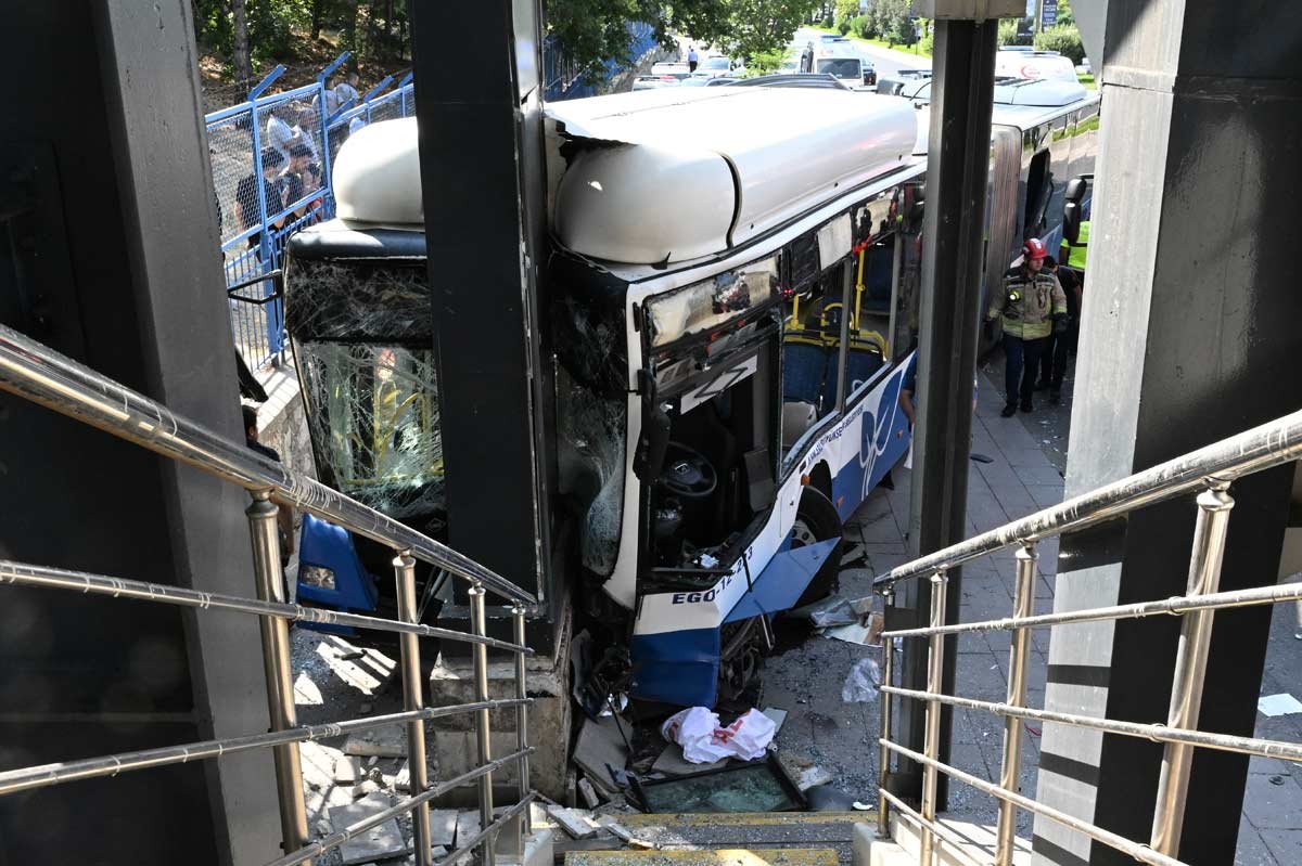 Bugün kazada yaralanan 27 vatandaşlarımıza geçmiş olsun diliyoruz.

Bu kadar büyük bir şehrin ulaşımın hala karayolu ağarlıklı olması kabul edilemez. Ankara halkı bu ulaşım koşullarını hak etmiyor. 

#Keçiören