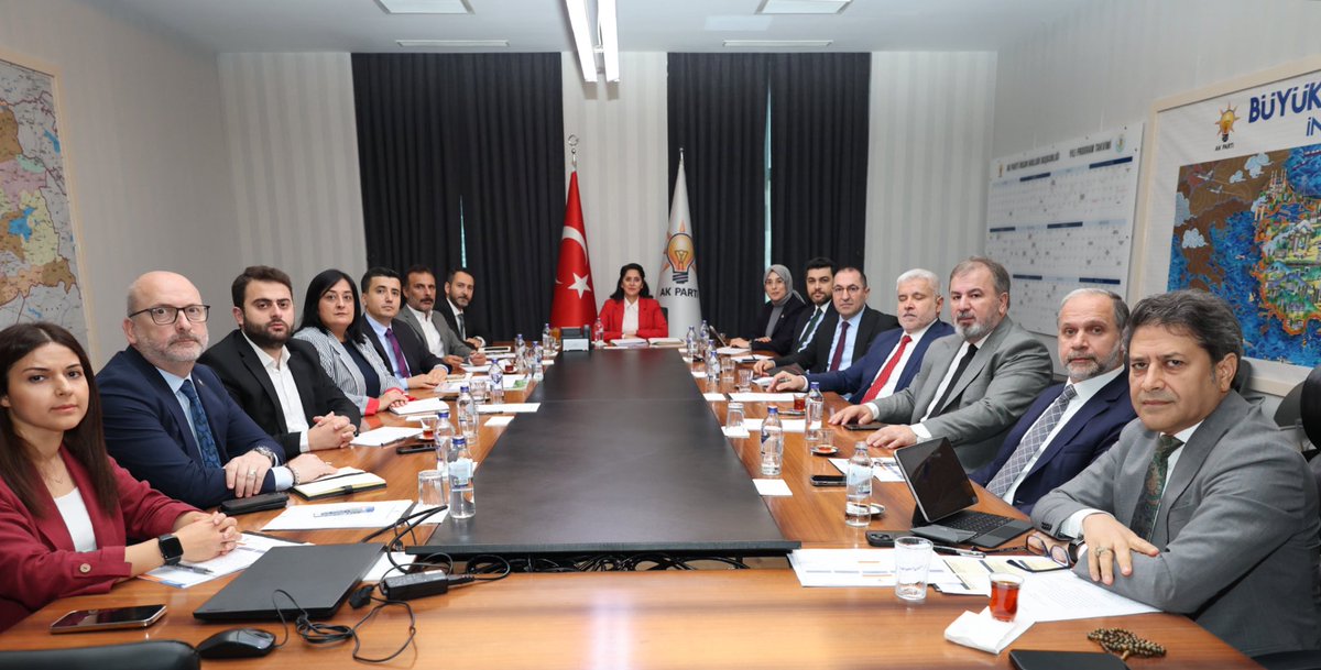 Çevre ve Şehircilik Politikaları Başkanlığı olarak birim toplantımızı gerçekleştirdik.

Toplantımızda; çevre, şehircilik ve sürdürülebilir kalkınma alanlarında çalıştığımız projelerle birlikte, toplumsal faydayı artıracak yeni yaklaşımlar ve stratejik hedefler üzerine