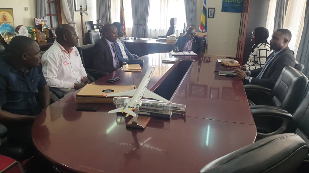 Bwaise_Terminal's tweet photo. This morning, our team held a fruitful conversation with @GenWamala on key milestones, including measures for #RoadSafety. Such engagements will yield positive mindesets especially amg our passenger transport operators towards a better Uganda. @sussiekats  @assempebwa @URRENO1 https://t.co/htLn2FO0mm