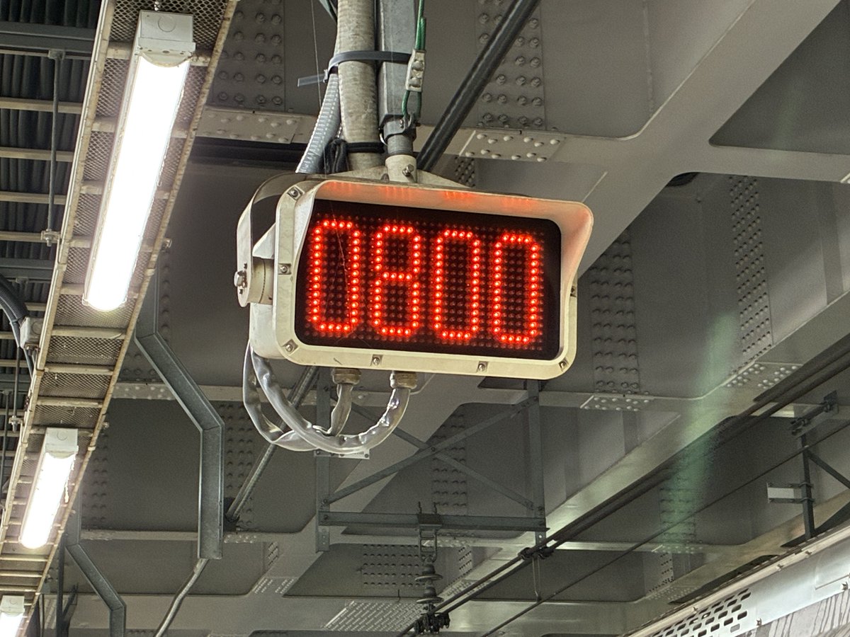 所定11分発のところ、前の電車が運休したため08分発に“早発整理”。
「出発」表示は初めて見ました。
中央・総武線

#ヒラ社員Ｈのつぶやき