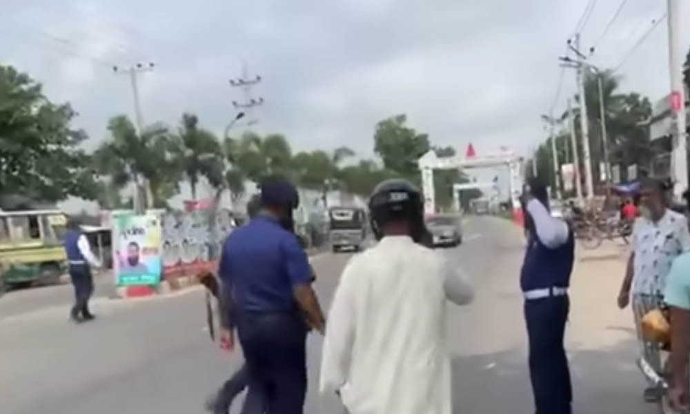 আ. লীগের হামলায় পুলিশ সুপারের কার্যালয়ে এনসিপি নেতাদের আশ্রয়