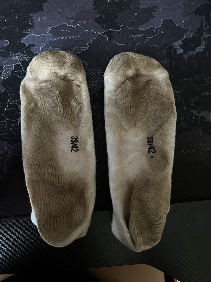 2weeks worn socks available 🔥🔥🚨
Smell 10/10
Dirty 10/10
Smells like cheese vinegar 😛
If interested dm me 📩