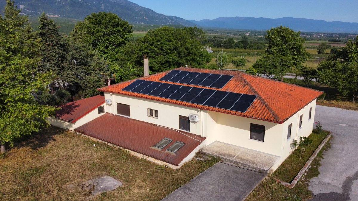 Kατασκευάστηκε και τέθηκε σε λειτουργία από τη #ΔΕΑΔΟ Α.Ε. ένα #φωτοβολταϊκό_πάρκο δυναμικότητας 260 ΚW για την κάλυψη των ενεργειακών αναγκών του αμμορυχείου στο Λιτόχωρο: geroliolios.gr/post/16072025