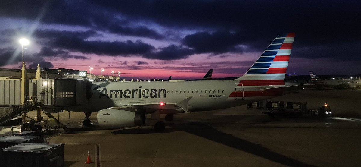 love_corey's tweet image. GM the beautiful sunrise from @Reagan_Airport @TuckerFox5 @Conthescene @MikeTFox5 @MatthewCappucci @TaylorGrenda @gwenfox5dc @caitlinrothfox5 @JenDelgadoFOX @accuweather @weatherchannel @capitalweather