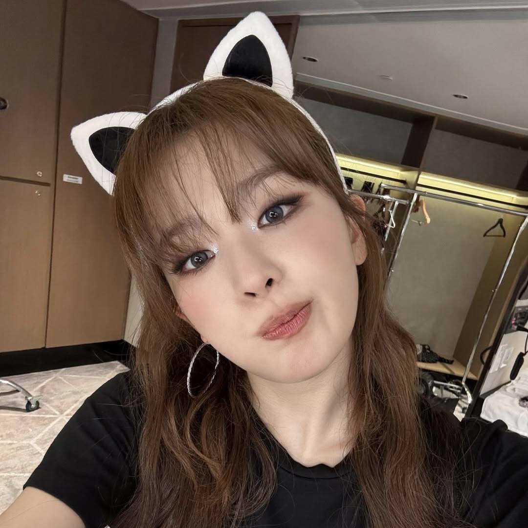 hi_ttying's tweet image. 歪嘴小猫
连发色都差不多🥰

 #슬기
#seulgi 
#SEULGI