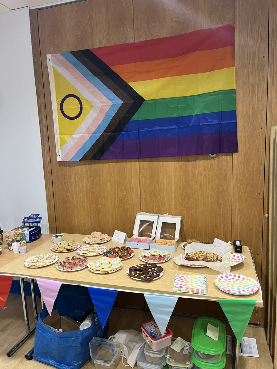 UofGSCMH's tweet image. π Join us for a rainbow-themed coffee catch-up!
π
Thurs 17 July | π₯ 10:30am | π C222, BHF GCRC
π Celebrate Glasgow Pride with us β wear your rainbow or bring themed baking!
All are welcome π #GlasgowPride #Pride2025 #RainbowCoffee