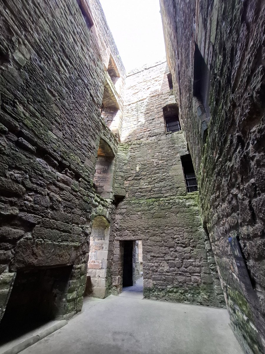CDhubh's tweet image. #WallsOnWednesday 
Linlithgow
