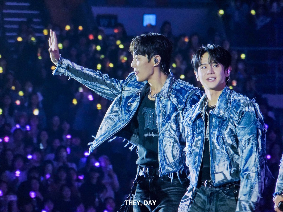 theyday7415's tweet photo. [PREVIEW] 250713 RIDE OR DIE 콘서트 (4)

#윤두준 #양요섭 #YOONDUJUN #YANGYOSEOP #하이라이트 #HIGHLIGHT #비스트 #BEAST https://t.co/HAZPxijegM