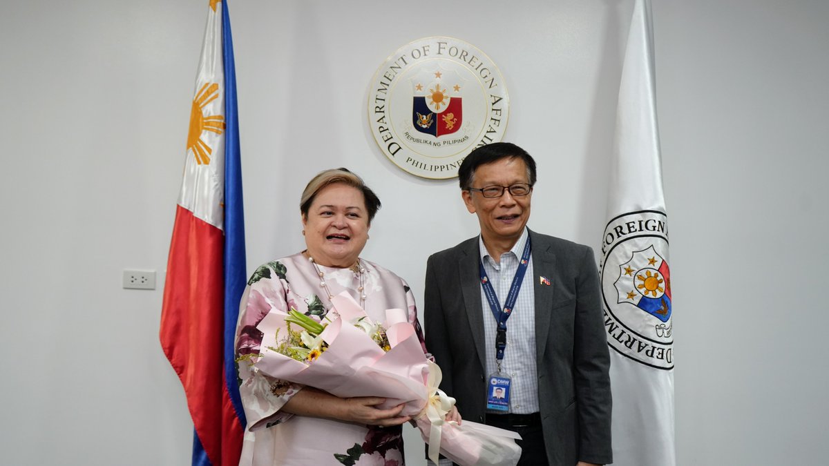 SecLazaro's tweet image. Had excellent discussions with Secretary @HansLeoCacdac on closer collaboration between @DFAPHL and @DMWPHL. The DMW is our natural partner in the protection of the rights, and promotion of the welfare and interests of Filipinos overseas.