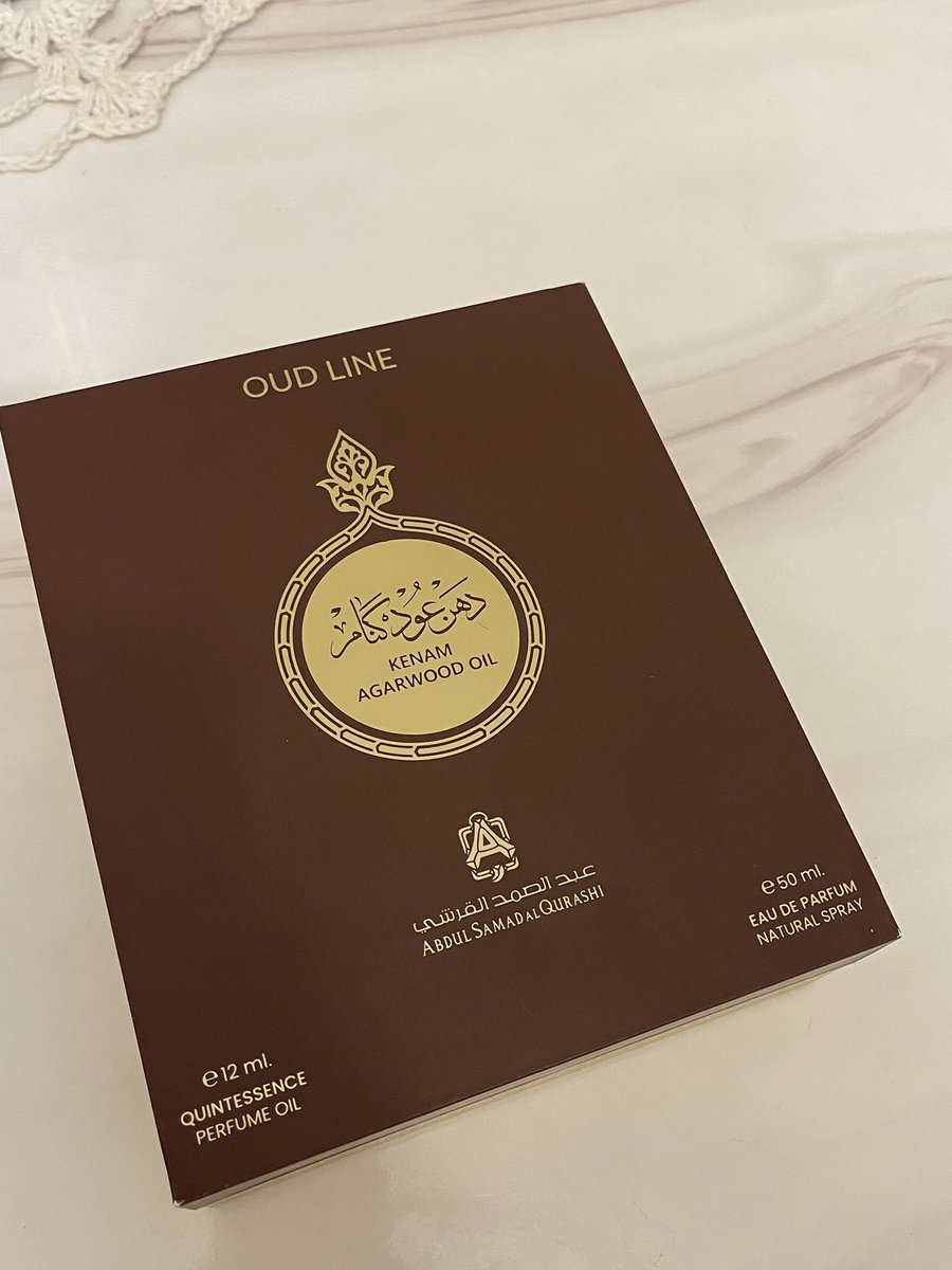 Samad_1932's tweet image. #رابطة_عشاق_العطور
بوكس دهن عود كنام حجم تولة كاملة 12مل مع عطر بخاخ حجم 50مل جديد من عبدالصمد القرشي
دهن عود كنام من #عبدالصمد_القرشي
من أندر وأفخم أدهان العود التي قد تقتنيها في حياتك ، يتميز بقوامه العسلي السميك الذي يشبه الدبس، ورائحته العتيقة الفاخرة التي تمنحك إحساسًا…