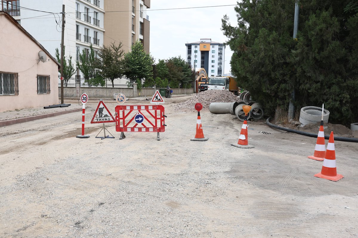Daha sağlam bir altyapı inşa etmek için çalışıyoruz. 🛠️💪

📍Birlik Caddesi’nde başlattığımız kanalizasyon yenileme çalışmaları hızla ilerliyor.