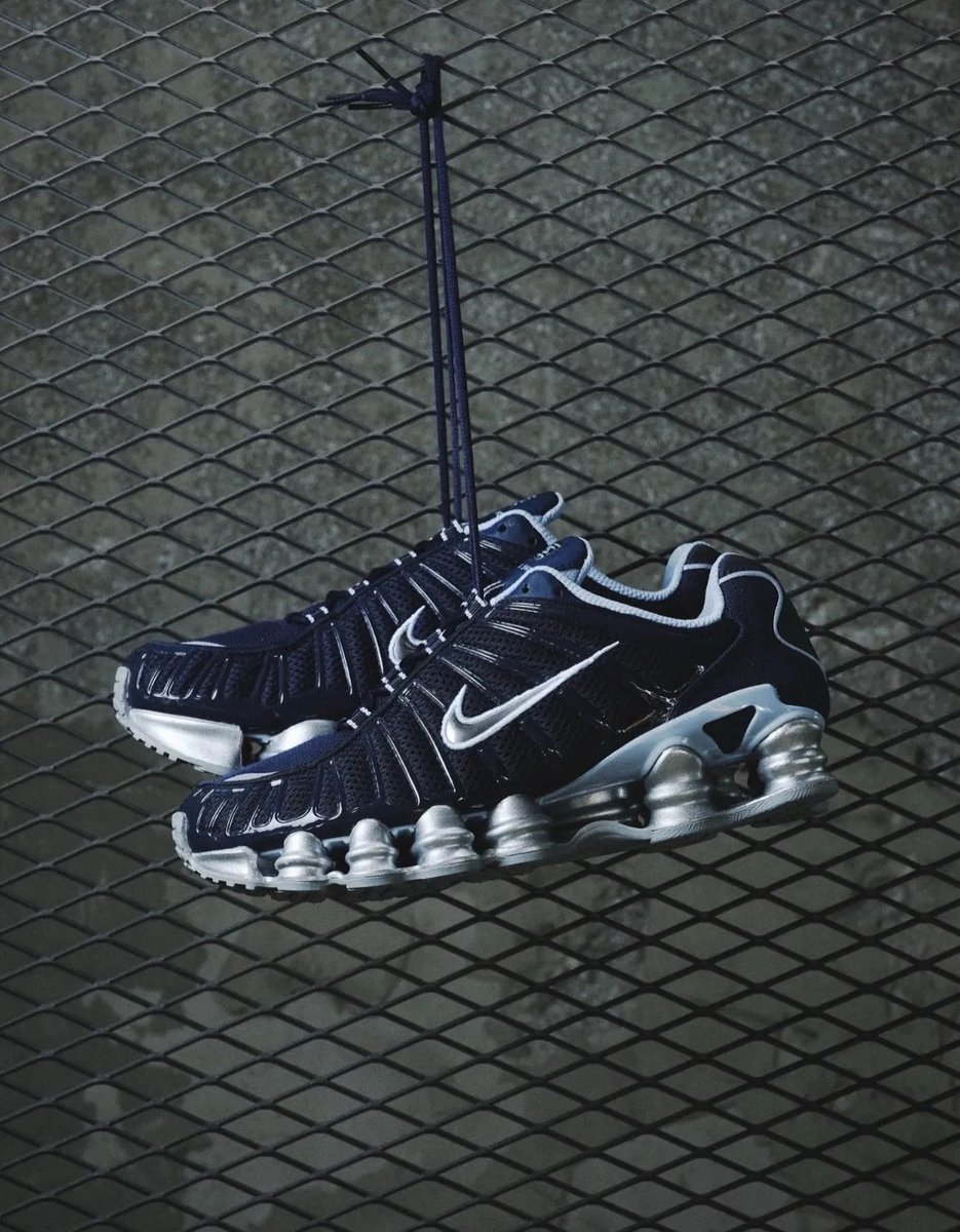 The Nike Shox TL takes mechanical cushioning to the next level. A recrafted version of the 2003 icon, this edition features breathable mesh and full-length Nike Shox technology to give you both optimal impact absorption and a bold look.

Nike Shox TL ‘Obsidian’ is now available