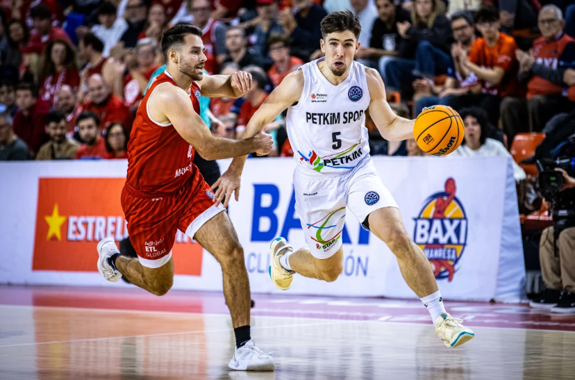 🏀🎥 𝑨𝒔𝒊́ 𝒋𝒖𝒆𝒈𝒂 𝑽𝒂𝒏 𝑩𝒆𝒄𝒌, 𝒆𝒍 𝒏𝒖𝒆𝒗𝒐 𝒇𝒊𝒄𝒉𝒂𝒋𝒆 𝒅𝒆𝒍 𝑪𝒂𝒏𝒂𝒓𝒊𝒂𝒔

👉 radiomarcatenerife.com/?p=196514