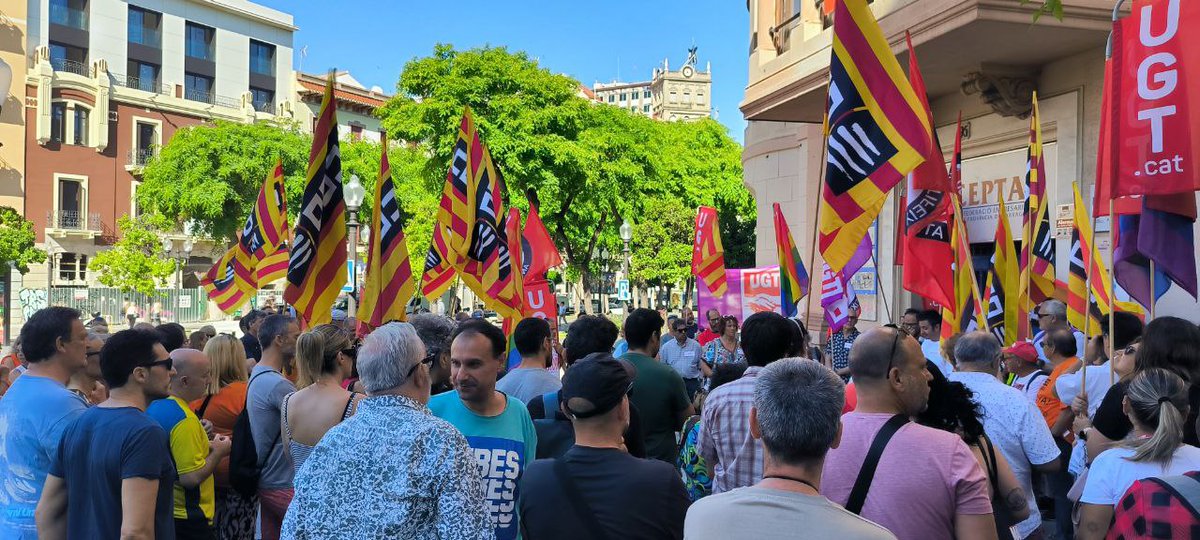 📢 Concentracions a reu del territori per dir PROU! Les patronals bloquegen més de 60 convenis i la reducció de jornada. Volem treballar menys hores i viure millor, increments salarials i drets LGTBI+.
✊ CONVENIS I REDUCCIÓ DE JORNADA, JA! #16J #CCOO