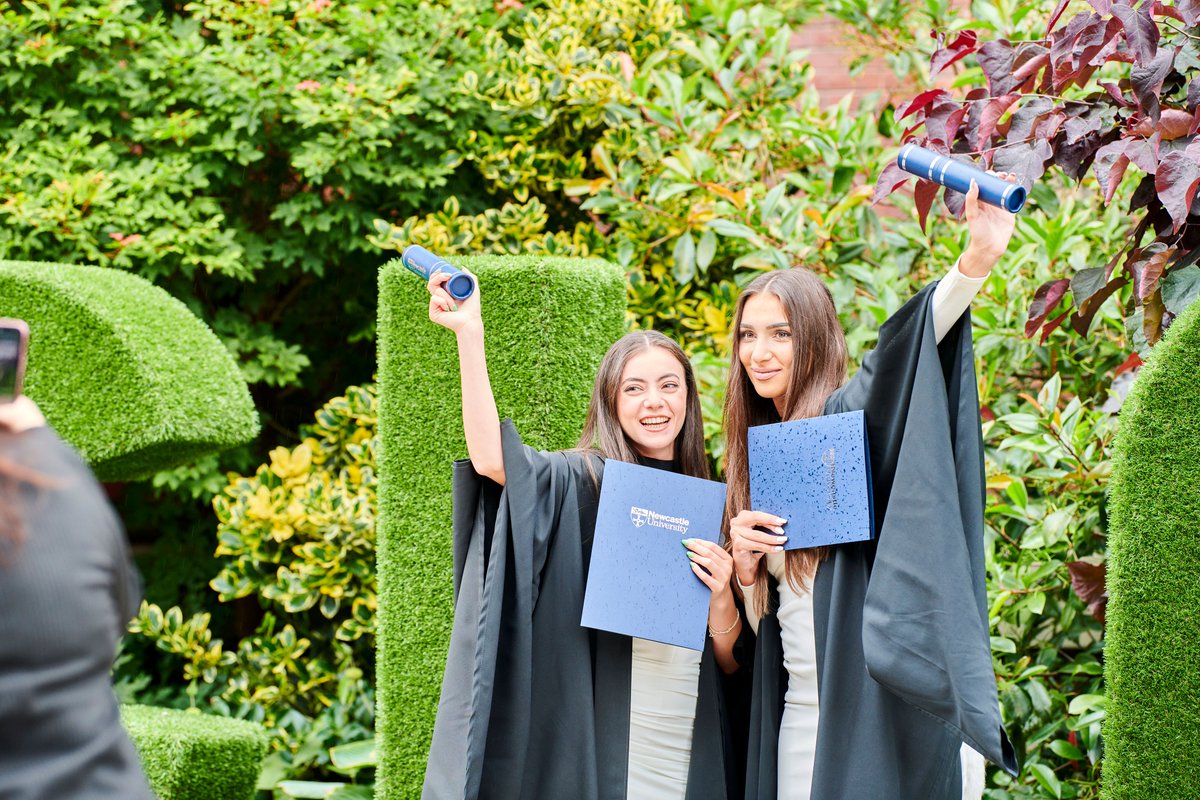 NCLalumni's tweet image. For the rest of today, we're celebrating new graduates from our School of Natural & Environmental Sciences (@SciencesNCL) - congrats! π
Today is just the start of your journey. Discover how we can help you in your next steps π bit.ly/40PWL3i
#NCLgrad #WeAreNCL