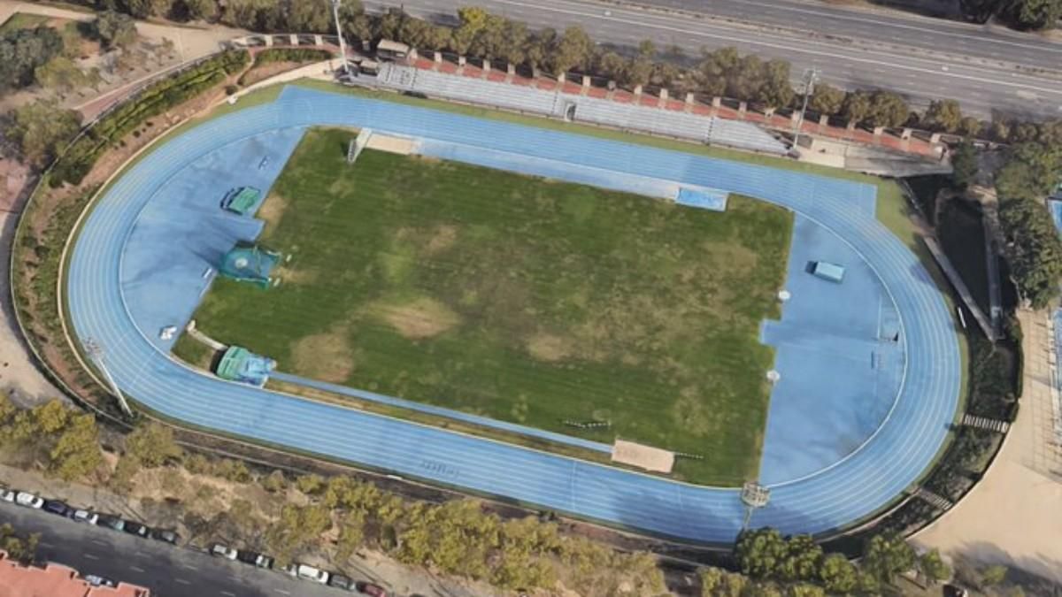 Cualquiera que conozca el tartán de Can Dragó sabe que cada reforma, cada camión y cada grada portátil arañan metros y soles de la instalación atlética más usada de Nou Barris.

<a href="/Atletisme_FCA/">Federació Catalana d’Atletisme</a>

😡 ➡️ labolsadelcorredor.com/el-eterno-priv…