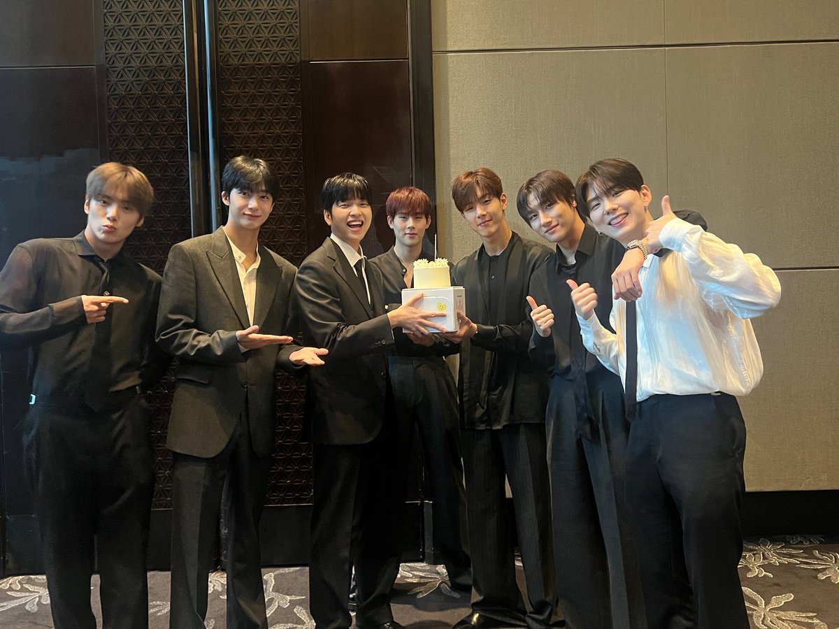 몬스타엑스의 데뷔 10주년 기념 기자간담회 진행하고 왔어요! 기자님들과 밝은 분위기로 이야기 나누고 싶다고 해서 대본 리딩 때 꾸꾸까까도 서슴 없이 하겠다는 주헌님과 멤버분들 덕분에 기자님들도 빵빵 터지는 기자간담회 였어요!😆
이번주 공연도 9월 앨범도 기대할게요!

#몬스타엑스 #MONSTAX