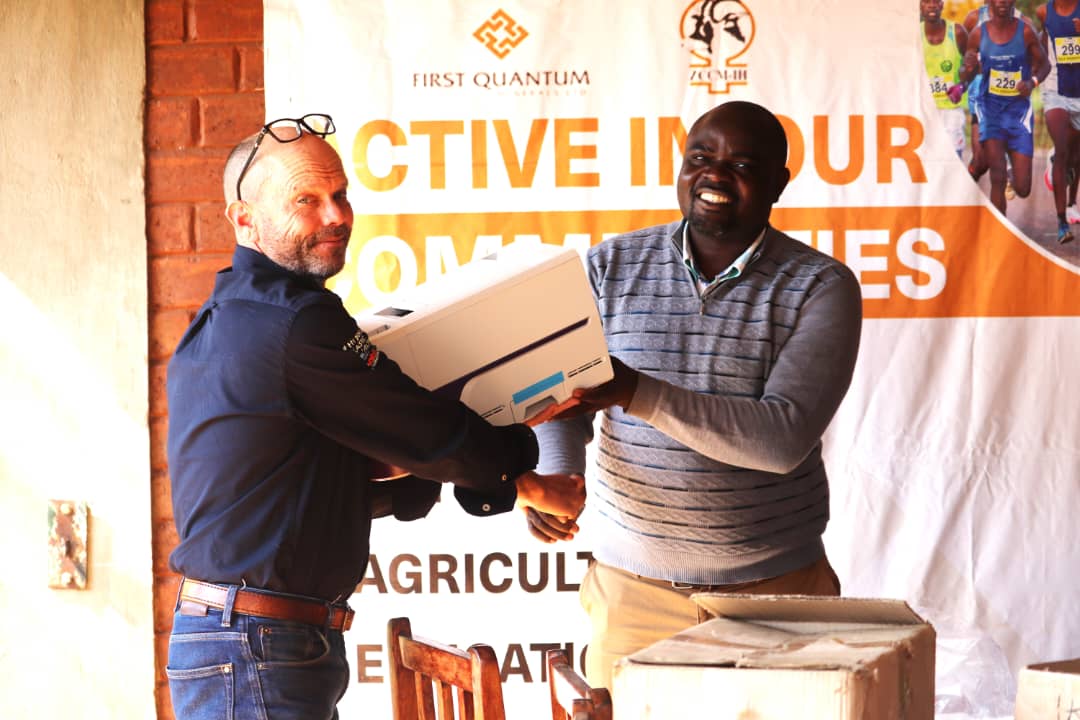 ZAPD_HQ's tweet image. 👏 Kansanshi Mine PLC has donated a printer, 5,000 plain cards &amp;amp; 10 ribbons worth K168,000 to the ZAPD North-Western Province Office to support disability card printing.

🗣️ “This support will clear the backlog &amp;amp; boost service delivery,” said ZAPD’s Moondoma Osco.