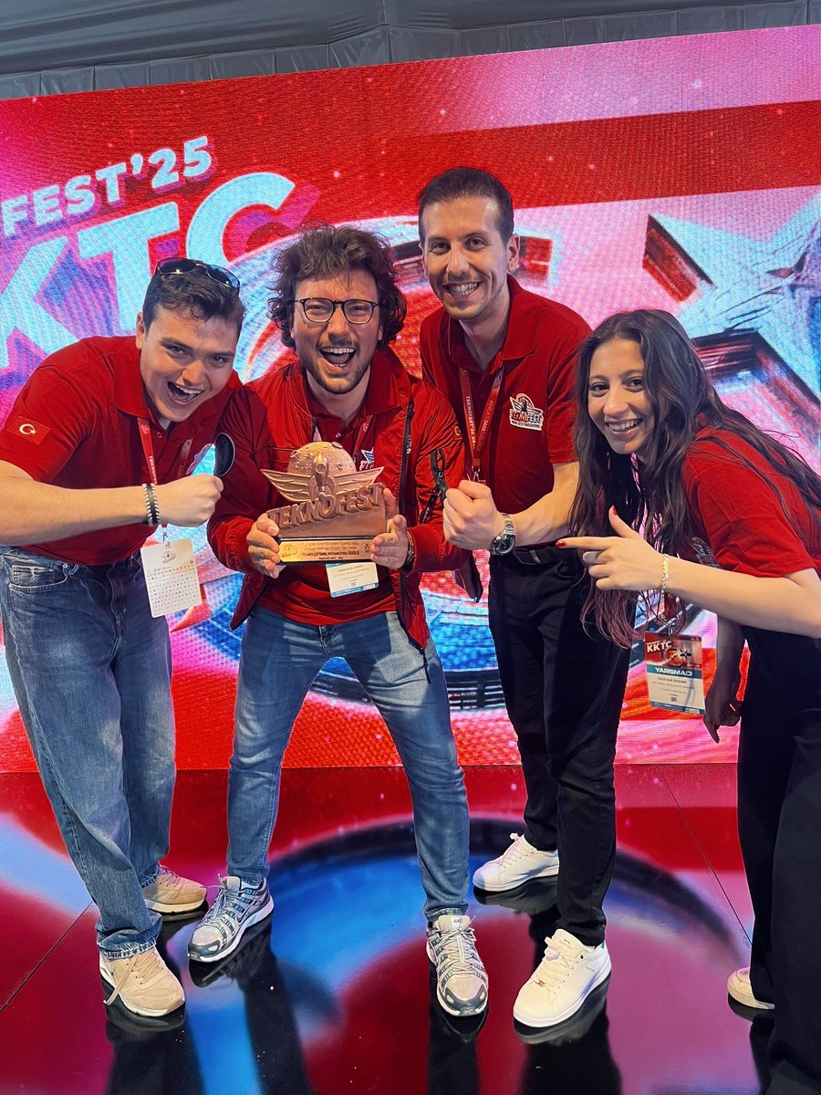 🚀 TEKNOFEST KKTC 2025’ten Ödülle Döndüler!

Üniversitemiz Bilgisayar Mühendisliği öğrencilerinden oluşan CyperBee Takımı, Turizm Teknolojileri Kategorisinde “BagajGo” projesiyle  "En İyi Ticarileşme Ödülü"nün sahibi olarak fakültemizi gururlandırdı!