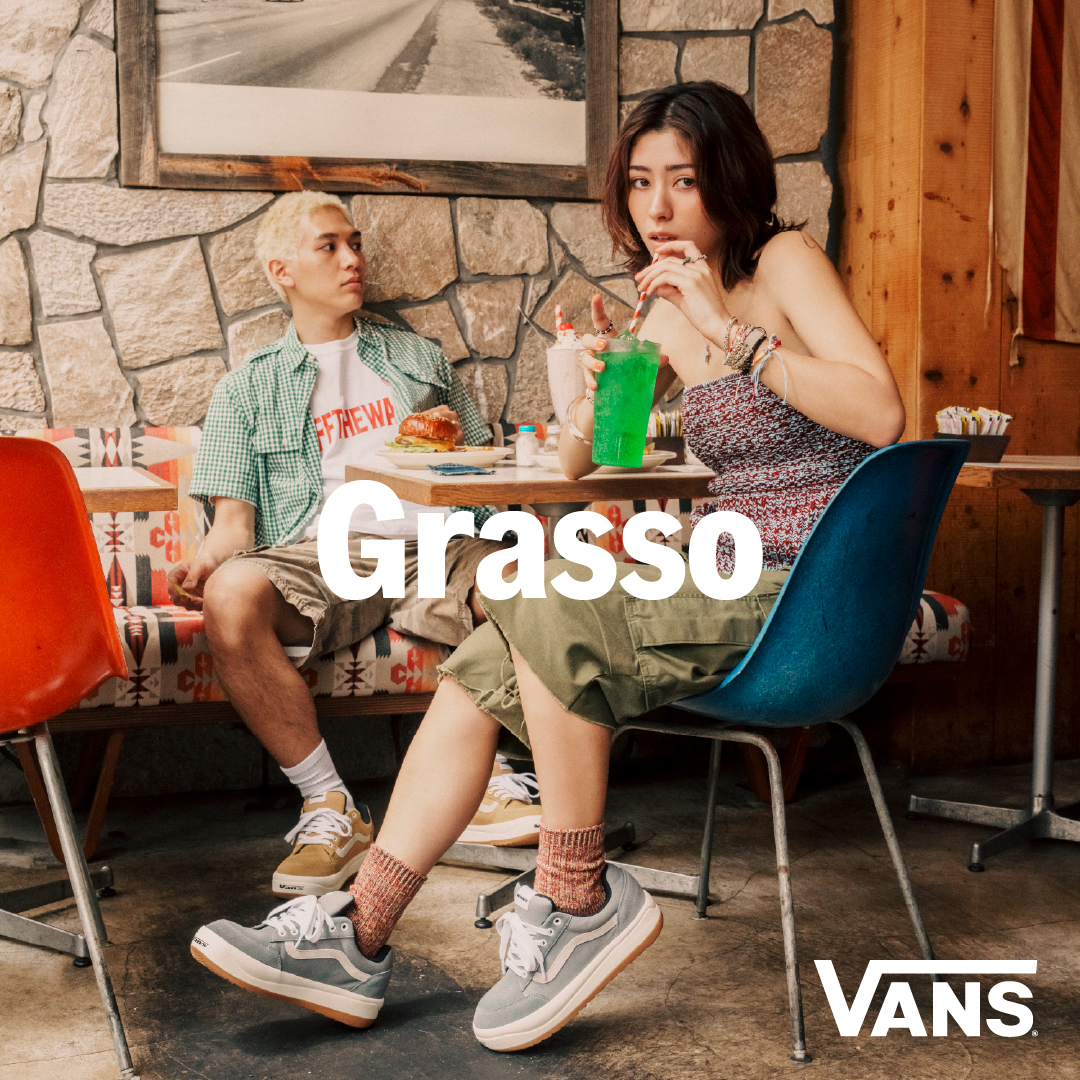 ABCMART_INFO's tweet image. 90年代の名作「GRASSO（グラッソ）」が現代風にアップデート！
スエード×キャンバスのコンビに、トゥ・タン・ソールのオールドVansロゴ。
懐かしさとY2Kトレンドが融合した、今っぽな一足。

▶ gs.abc-mart.net/feature/27978/

#Grasso #Vans #ヴァンズ #abcmart #abcマート