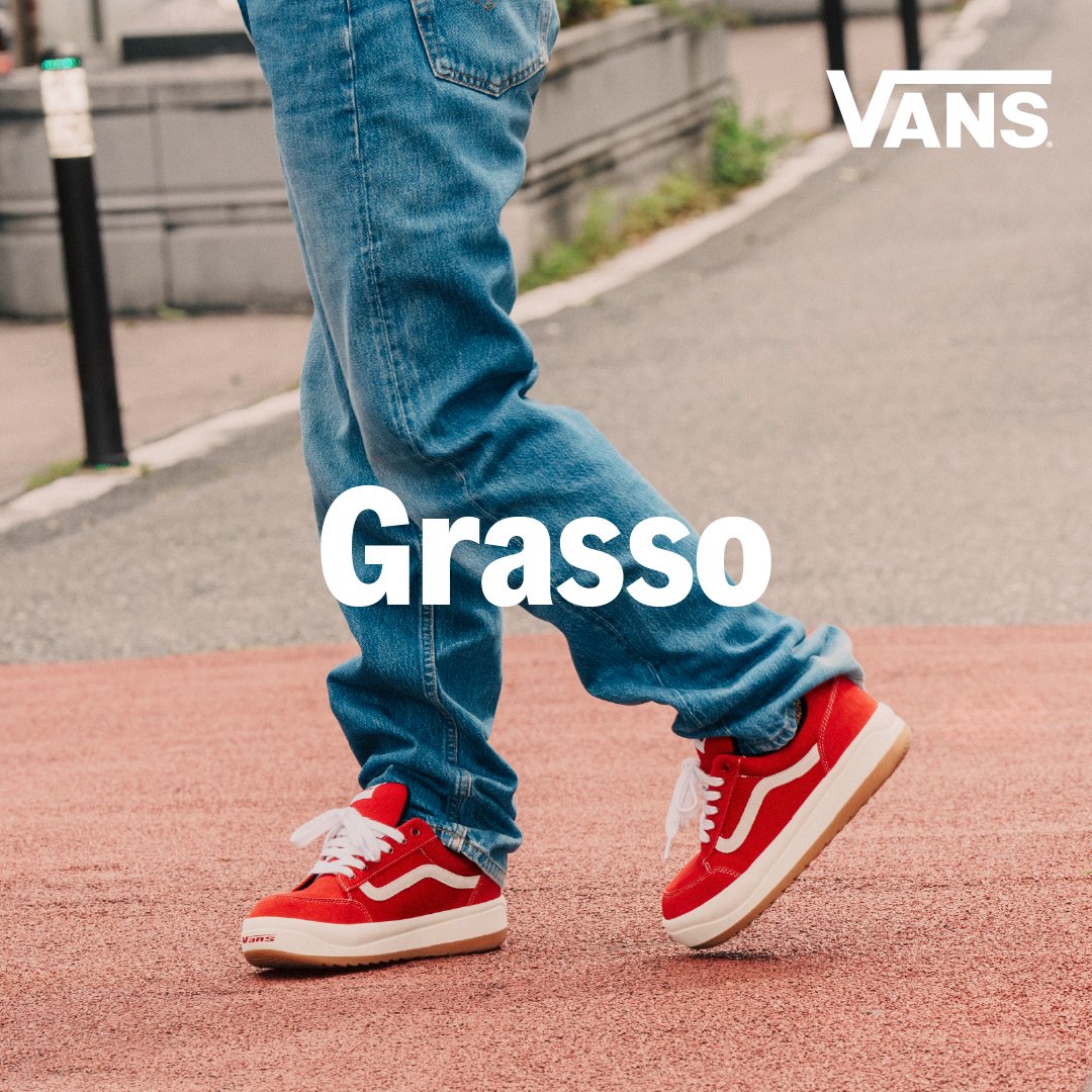 ABCMART_INFO's tweet image. 90年代の名作「GRASSO（グラッソ）」が現代風にアップデート！
スエード×キャンバスのコンビに、トゥ・タン・ソールのオールドVansロゴ。
懐かしさとY2Kトレンドが融合した、今っぽな一足。

▶ gs.abc-mart.net/feature/27978/

#Grasso #Vans #ヴァンズ #abcmart #abcマート