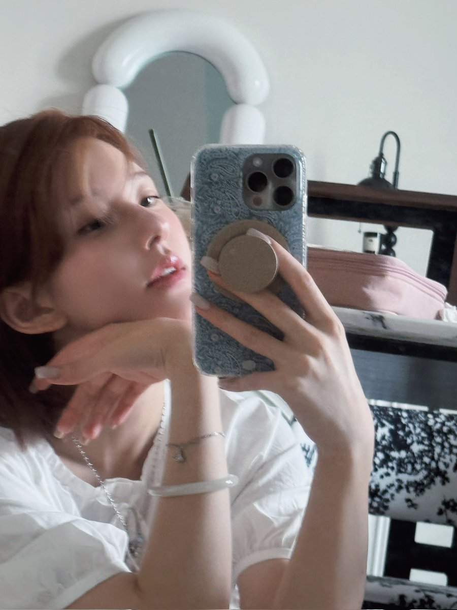 #Xiaohongshuupdate 
🗓 16.07.2025 
Zhaolusi xiaohongshu update 
...👊 
เป็นก้อน... 
#จ้าวลู่ซือ #Zhaolusi #赵露思