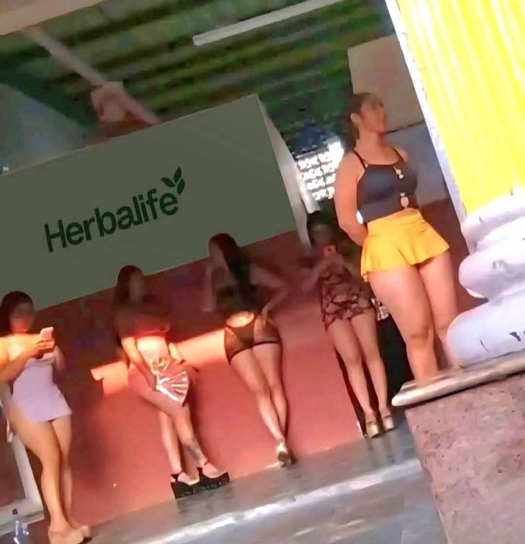 bornAkang's tweet image. Look like they giving out more than Herbalife shakes