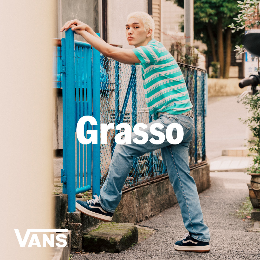 ABCMART_INFO's tweet image. 90年代の名作「GRASSO（グラッソ）」が現代風にアップデート！
スエード×キャンバスのコンビに、トゥ・タン・ソールのオールドVansロゴ。
懐かしさとY2Kトレンドが融合した、今っぽな一足。

▶ gs.abc-mart.net/feature/27978/

#Grasso #Vans #ヴァンズ #abcmart #abcマート