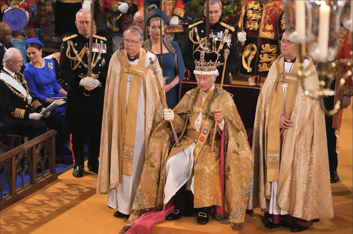 Abolish the monarchy 
#NotMyKing