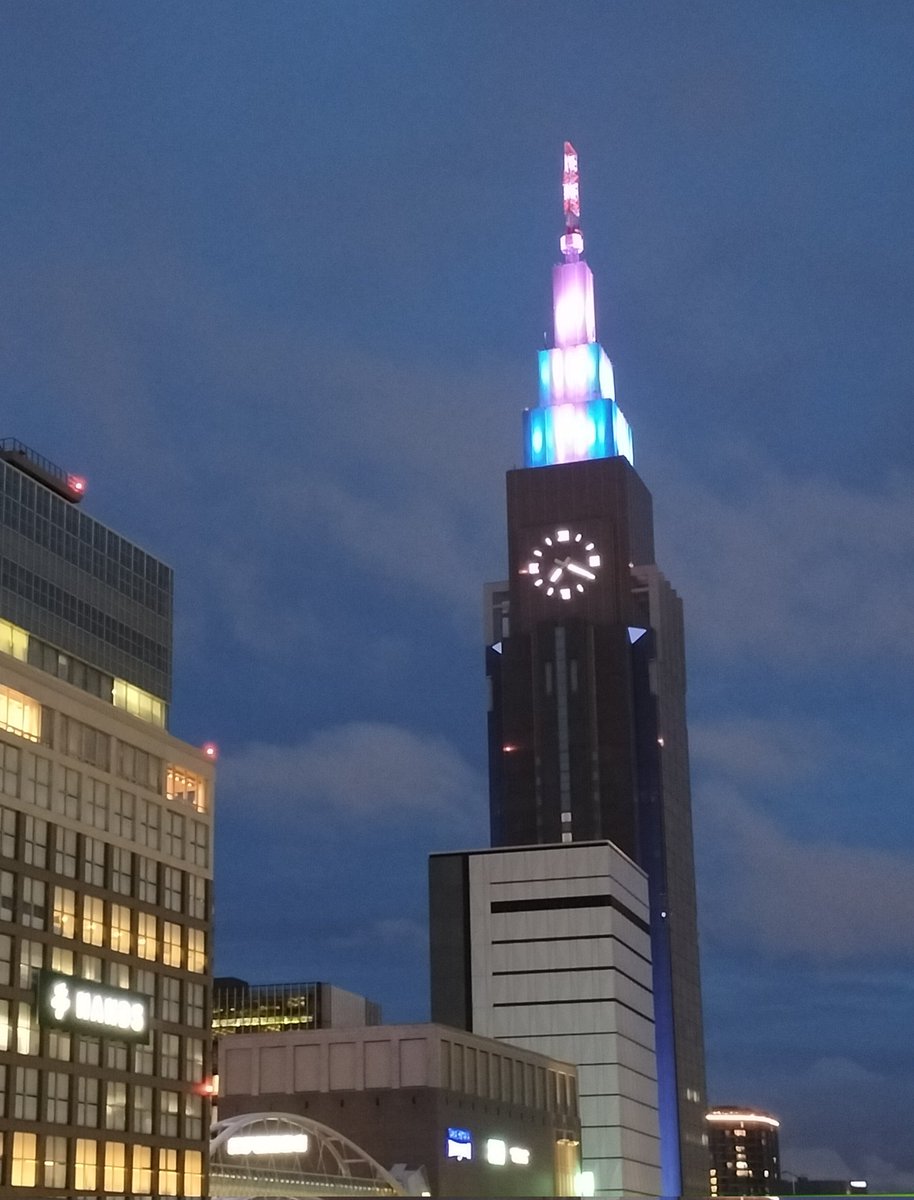 kokiairin's tweet image. 帰ってきました、デストピア東京。
お、関西より涼しいじゃん!
そして、車内静かだね…
皆さんオトナだね…
と毎回思う。
(関西で一体なにを見て来てるんだ)
またよろしくね、トーキョー☆