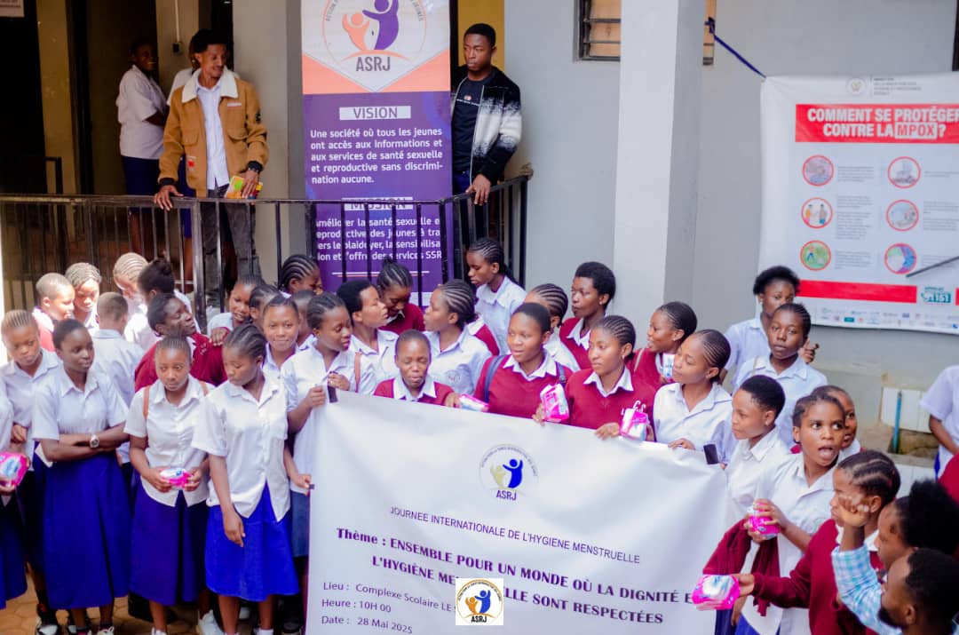 #INCLUSION

❌ Maintenir les #filles_enceintes dans les #écoles n'encouragent pas les autres de tomber enceinte.

<a href="/Asrjrdcongo/">ASRJ</a> renforce les connaissances des élèves sur la puberté, calcul du cycle menstruel, contraception pour #prévenir toutes grossesses non désirées et précoces.