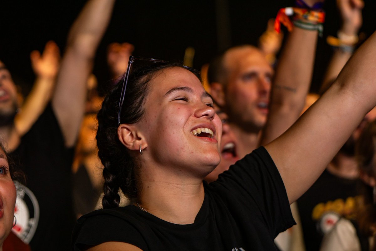 Encara estem aterrant del Feslloc 2025… i no podem evitar dir-vos que us trobem molt a faltar! 💛

Gràcies per fer cada concert, cada ball i cada crit col·lectiu tan especial.
I si vos pareix… seguim compartint records?
✨Etiqueta’ns amb les teues fotos i vídeos del Feslloc!